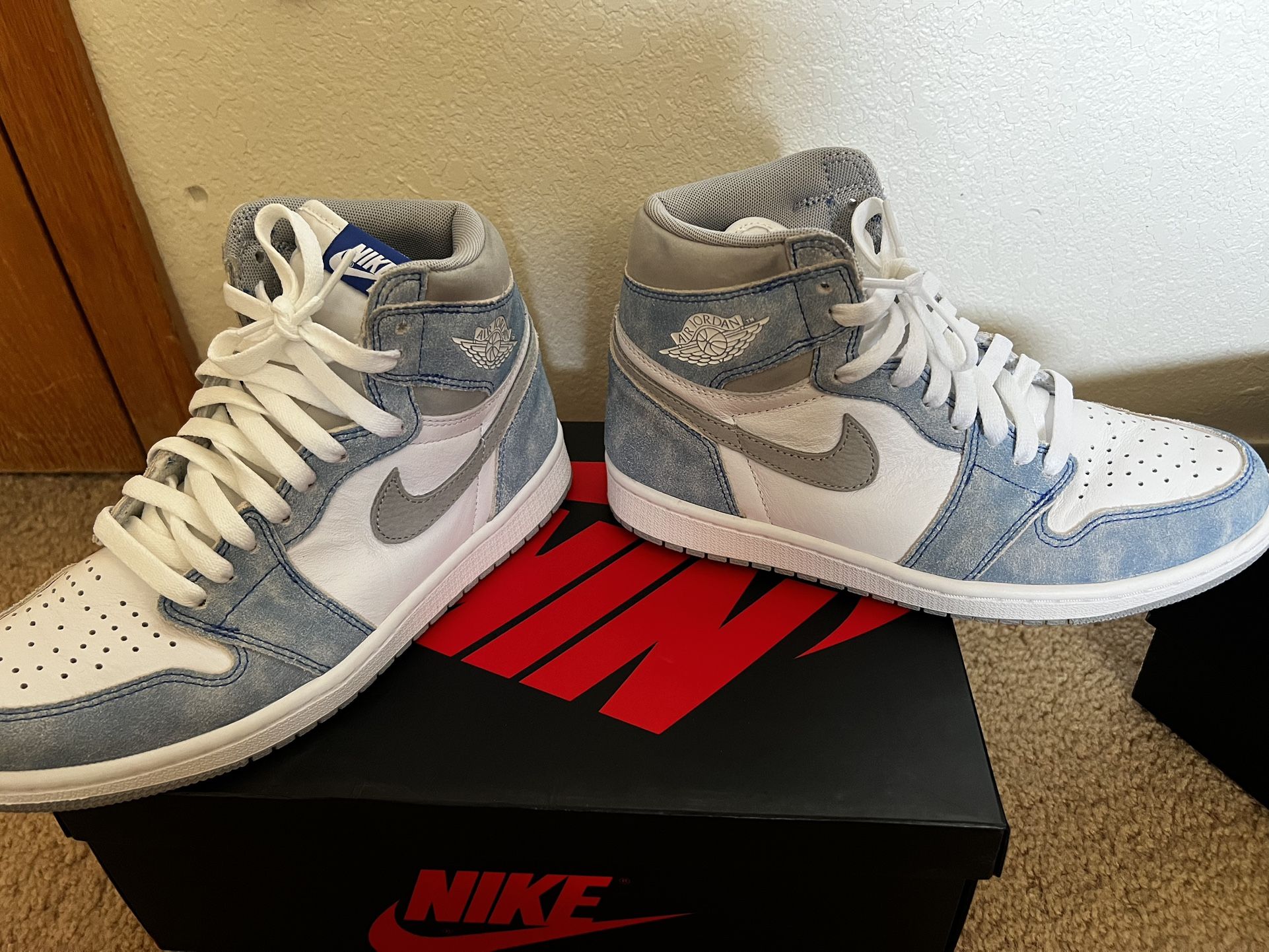 Jordan 1 Hyper Royal