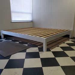 California King size bed frame - can DELIVER almost anywhere for $20 extra - gently used and in very good condition 😍