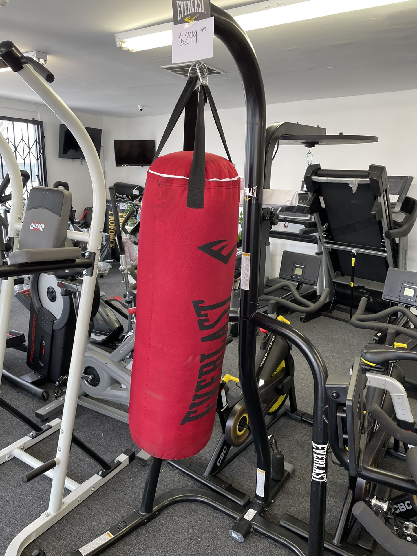 punching stand with heavy bag 