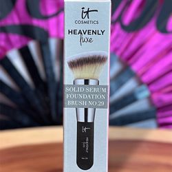 It Cosmetics Foundation Brush No.29