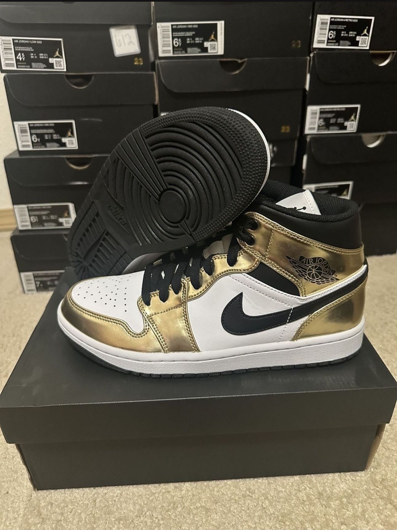 Nike Air Jordan 1 Mid SE Metallic Gold/Black-White DC1419-700 Size 8 Brand New