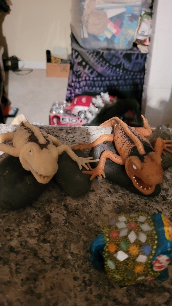 Impirial Toys Rubber Lizards