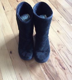 Black ugg boots