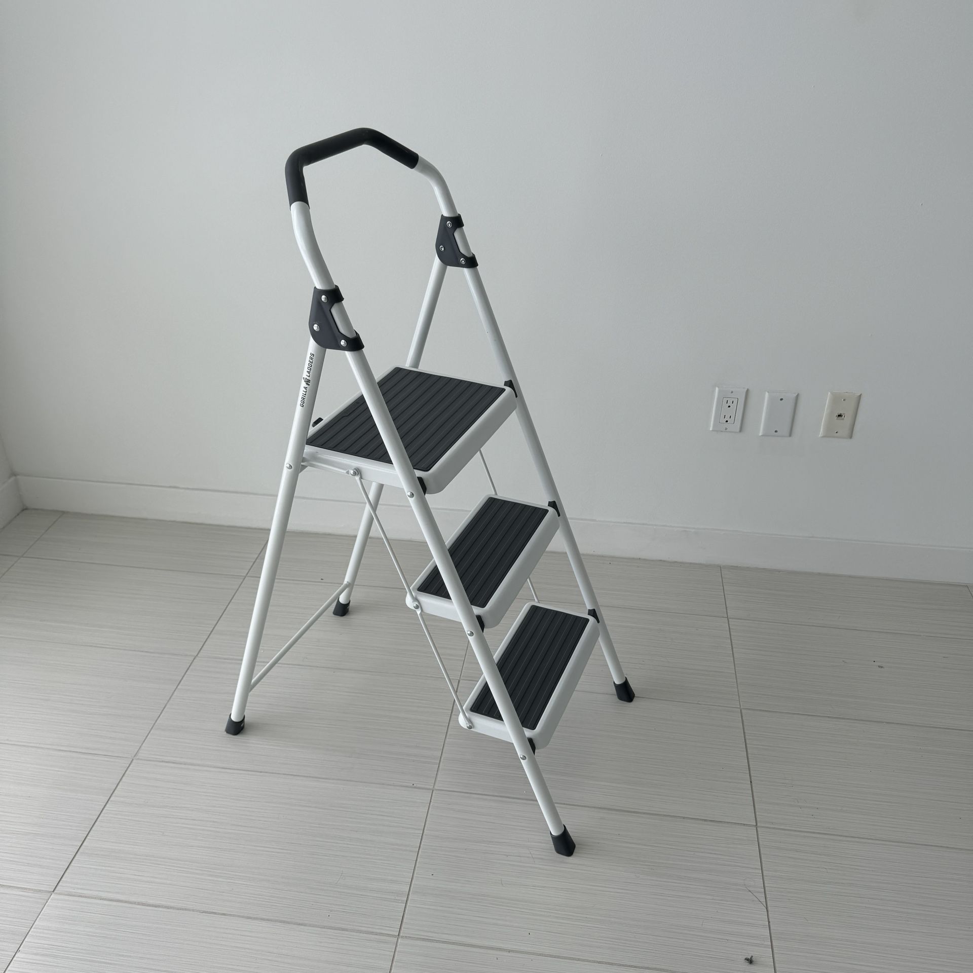 Gorilla Ladders 3-Step Steel Lightweight Step Stool Ladder 225 lbs. Load Capacity Type II Duty Rating (9ft. Reach Height)