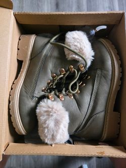 Girls Cute Winter Boots Used 3x! Size 5