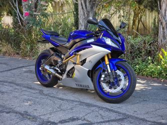 2016 Yamaha R6 - Clean Title - Low Miles Akrapovic - No Issues