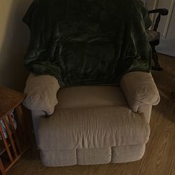 Recliner in great condition never use it.