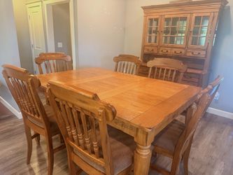 Solid oak dinning room hutch and table and chairs