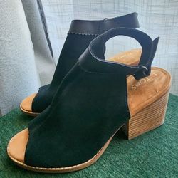 TOMS Black Suede Block Heel Sandals – Size 8