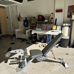 Hoist Adjustable Bench Press