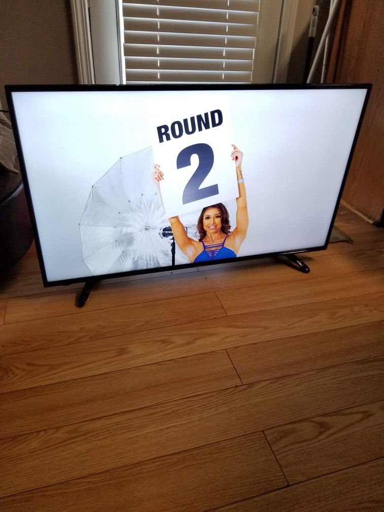 *Read Info* 40 In. Philips Roku Smart TV W/Remote