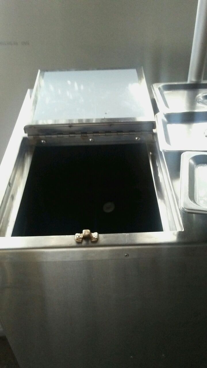 Carro de elote y hot dog en venta