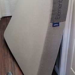 Queen mattress + Box Spring (Casper Element)
