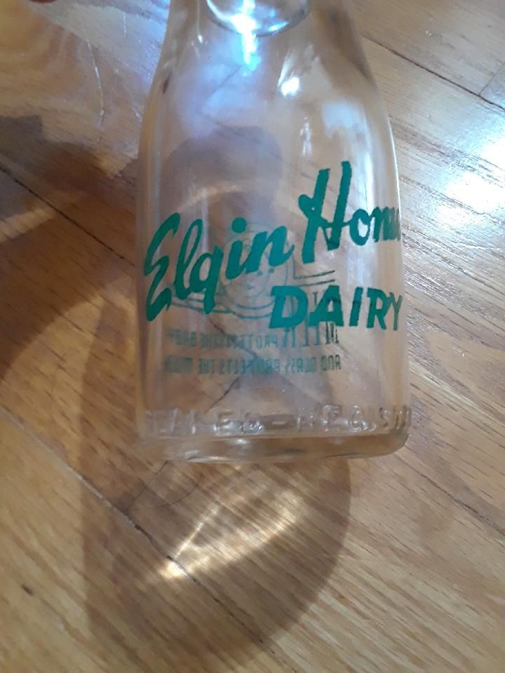 Vintage Milk Bottle.  ELGIN HOMES DAIRY. ELGIN IL. HALF PINT. 