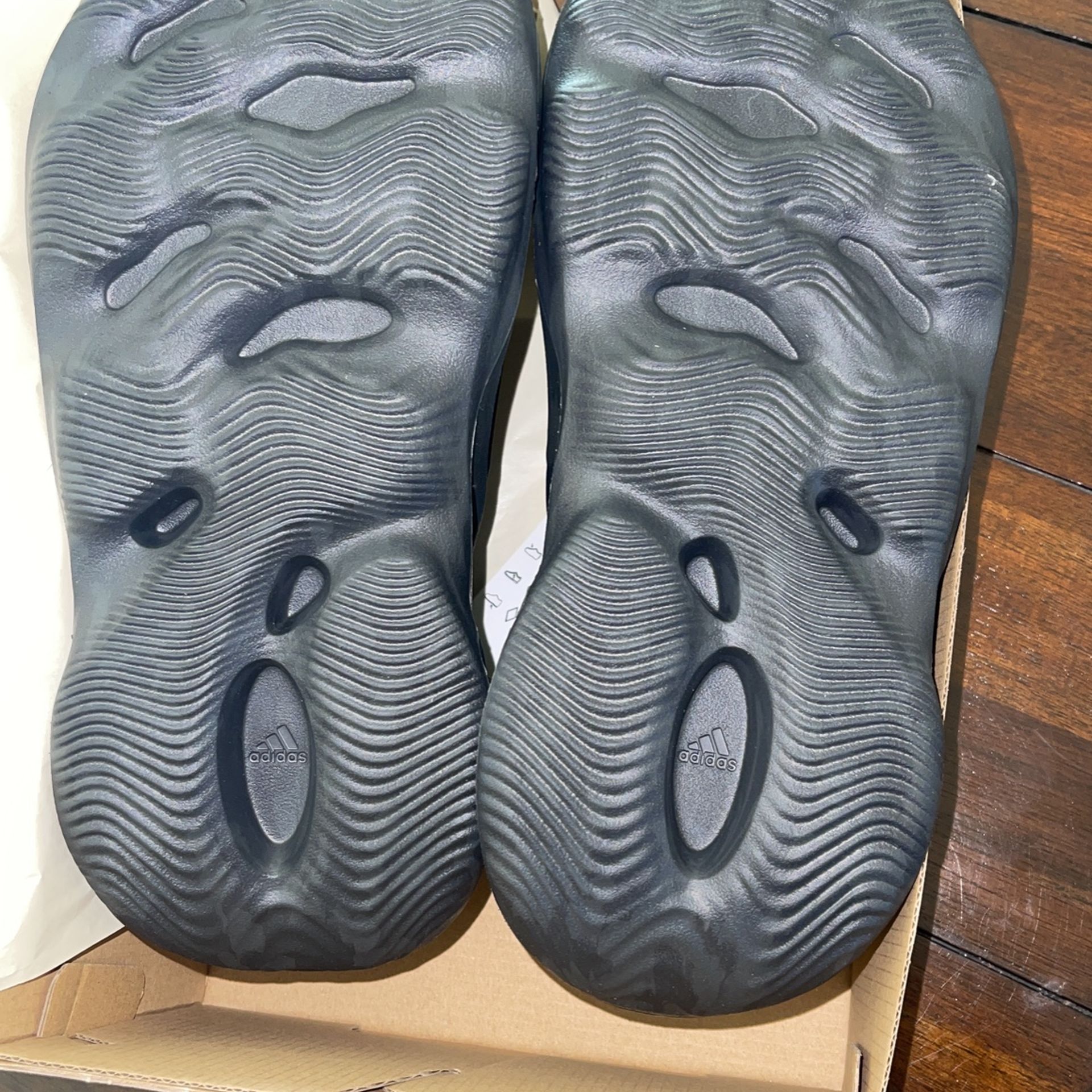 Foam Runners Yeezy Size 11 for Sale in Fresno, CA OfferUp