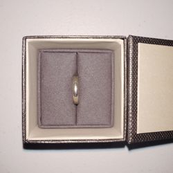 10K White gold ring size 10