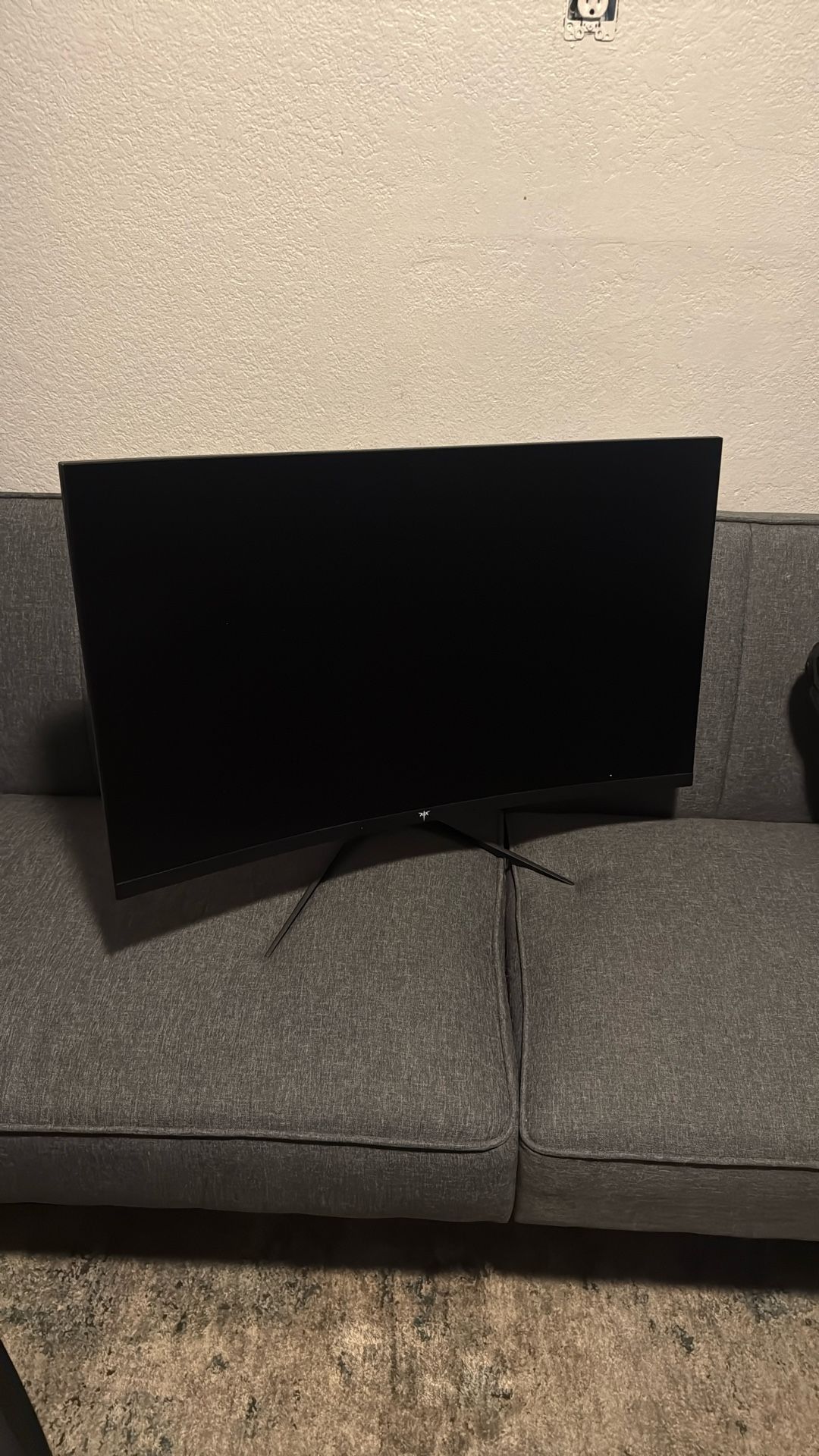 Selling a KTC H32S17C 32″ Curved Gaming Monitor