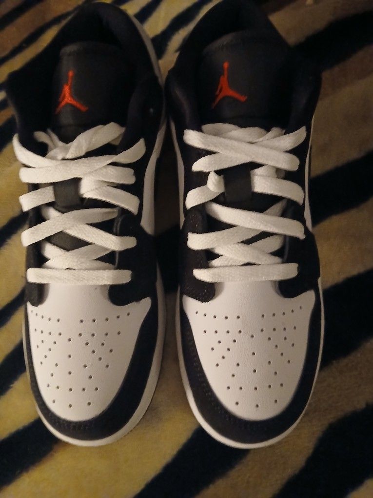 NEW .....NIKE AIR JORDAN 1 Low