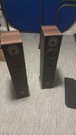 Pair of Dali Oberon 5 Floorstanding Tower Speakers