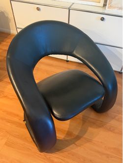 PICK UP TODAY! Modern Sculptural Lounge Chair