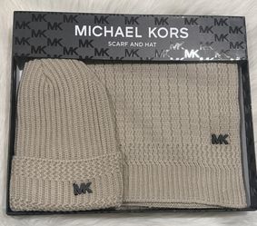 Michael Kors Hat & Scarf 🧣 