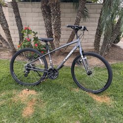 Trek Verve 2 Disc Hybrid Bike Gray
