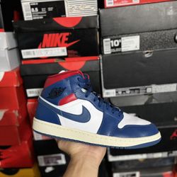 Jordan 1 Mid French Blue Gym Red size 11.5W 10M VNDS M