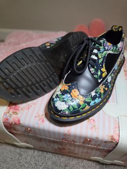 Dr Marten shoes size 6 womens