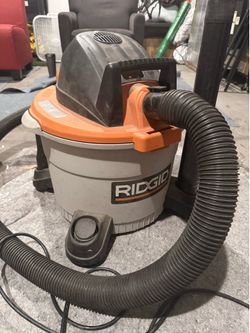 RIDGID 9-Gallon Wet/Dry Shop Vacuum (3.5 Peak HP)