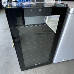 Mini Wine Fridge - 31 Bottles 