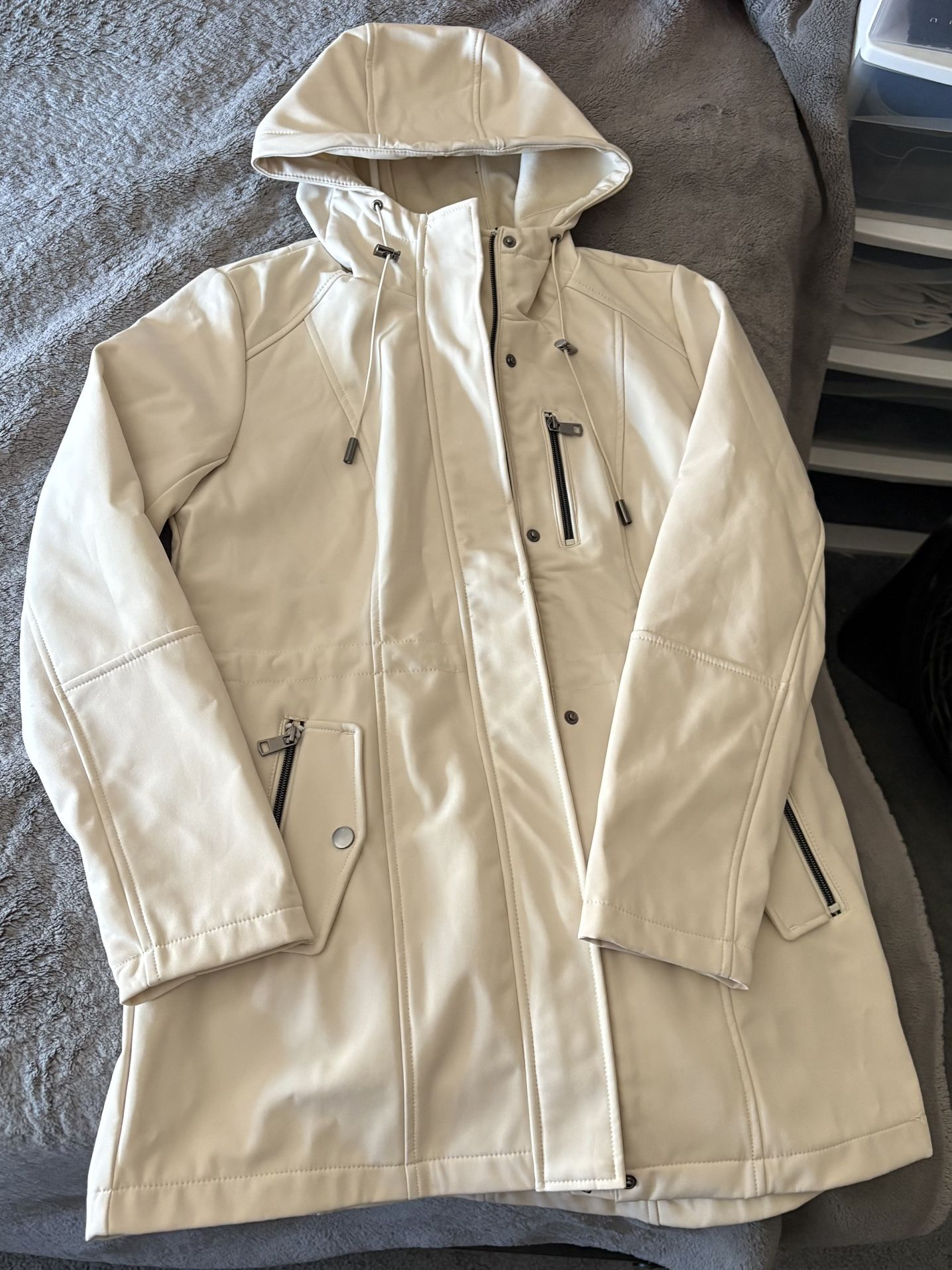 Rain / Trenchcoat