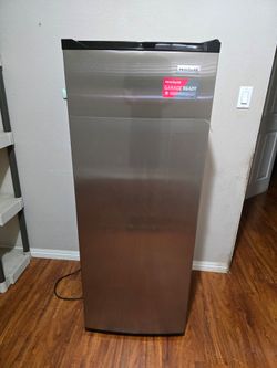 Frigidaire 6.5 Cu. ft. Garage Ready Upright Freezer
