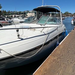 2000 Four Winns Cabin Cruiser 2670