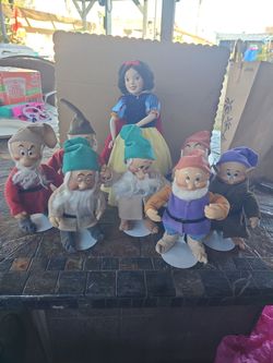 Vintage porcelain snow white 7 dwarf
