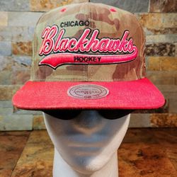 Chicago BlackHawks SnapBack Camo With Red Hat  • Mitchell and Ness  • This Hat Is Officially Licensed By NHL . 

Cap-4