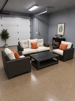 Restoration Hardware 5 Pc Patio Furniture Set!