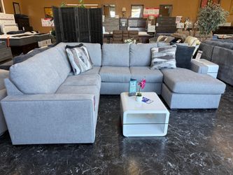 Oversized Gray Sectional w/ Reversible Chaise