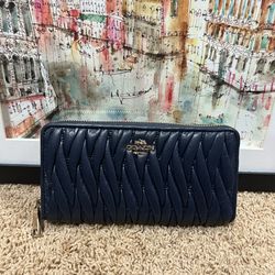 Valentines Gift NWT Coach Navy Madison purse wallet