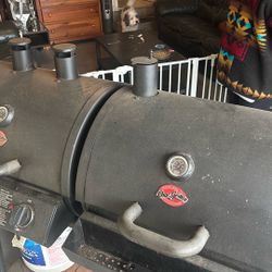 Chargriller (grill & smoker combo)