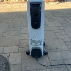 This item is a Kenwood electric oil-filled radiator space heater, likely a model similar to the EW7307k