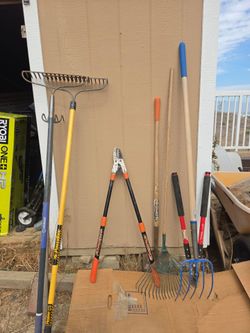 Garden/ yard tools READ DESCRIPTION