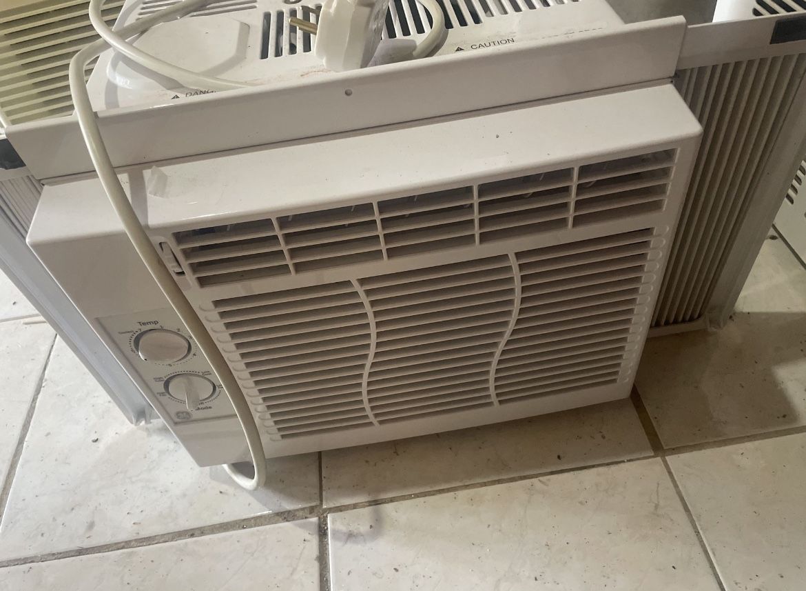 PICK UP ONLY 5K BTU WINDOW AC