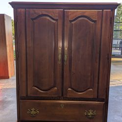 Entertainment armoire