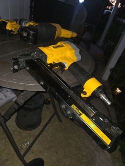DEWALT
Corded Pneumatic 16-Gauge 1 in. Crown Lathing Stapler STORE PRICE 269$ Slightly used