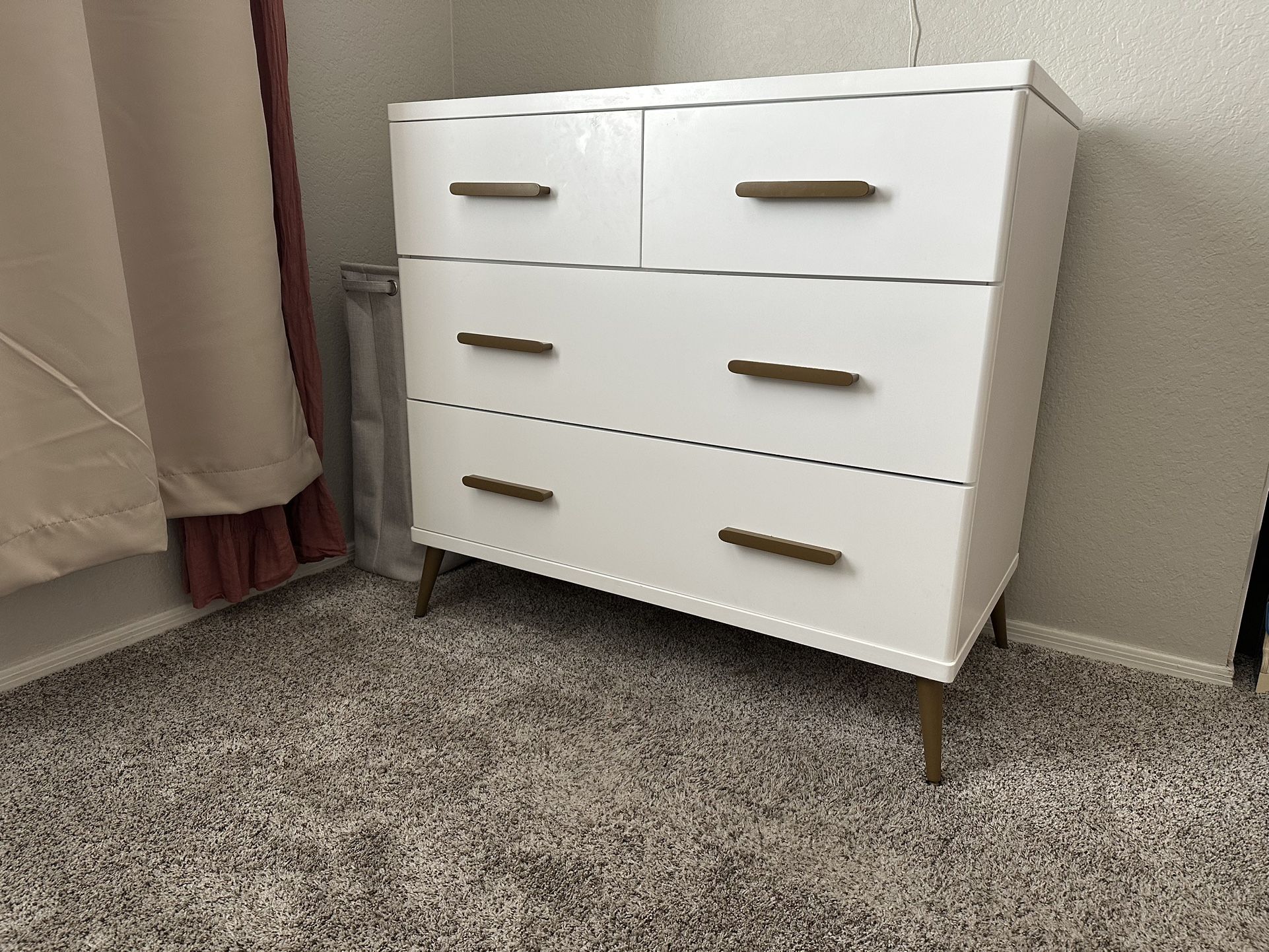 Delta Children Sloane 4 Drawer Dresser with Changing Top