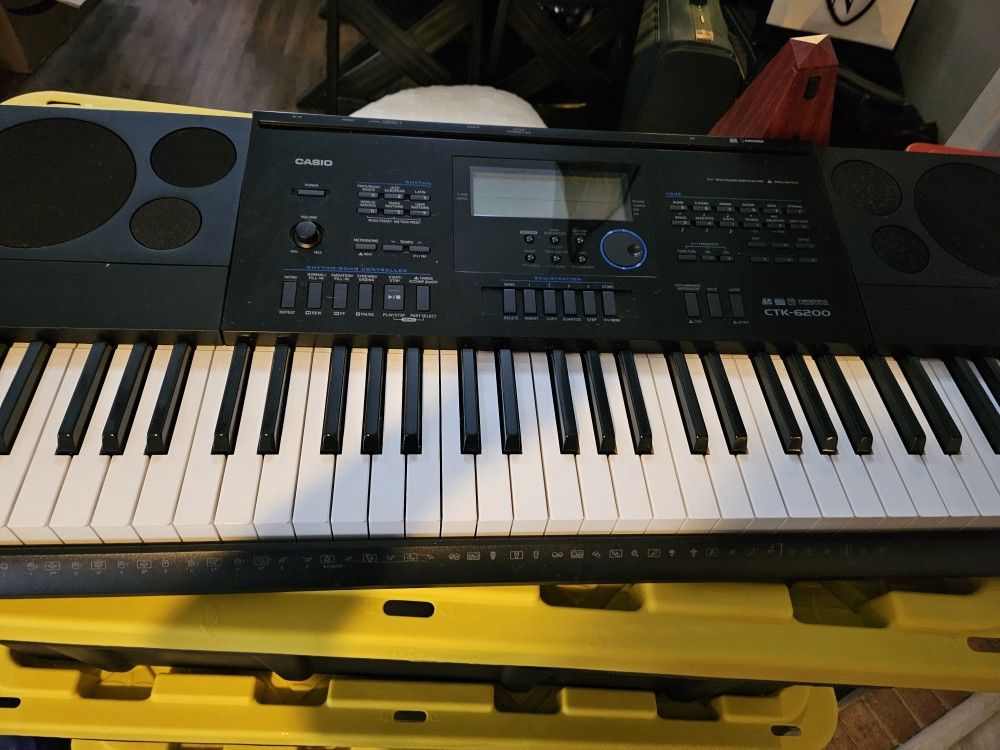 Casio CTK-6200 61-Key Keyboard - Perfect for Performing and Music Creation!
