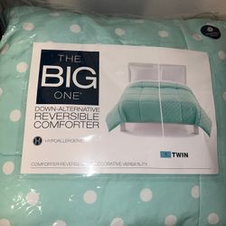 The Big One Aqua Twin Size Comforter