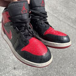 Nike Air Jordan 1 Mid GS Reverse Bred Black/Red Size 6.5Y | Used | No Box 