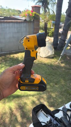 Dewalt flashlight w/battery
