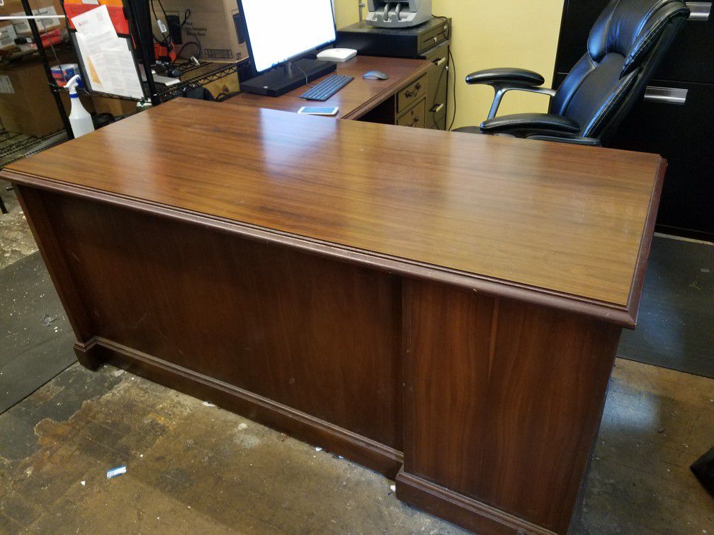 Desk - solid oak GREAT CONDITION